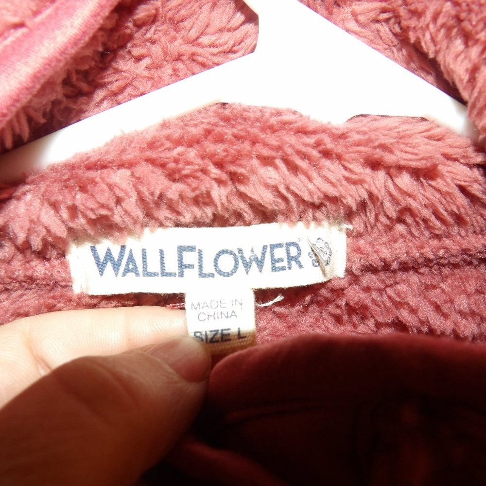 Wallflower Fuzzy Pullover Sz L - Picture 4 of 5